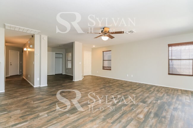 Building Photo - This charming home is waiting for you!