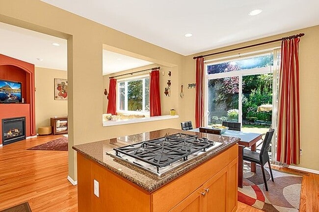 Building Photo - A Beautiful Picture Perfect Home with 4 Be...
