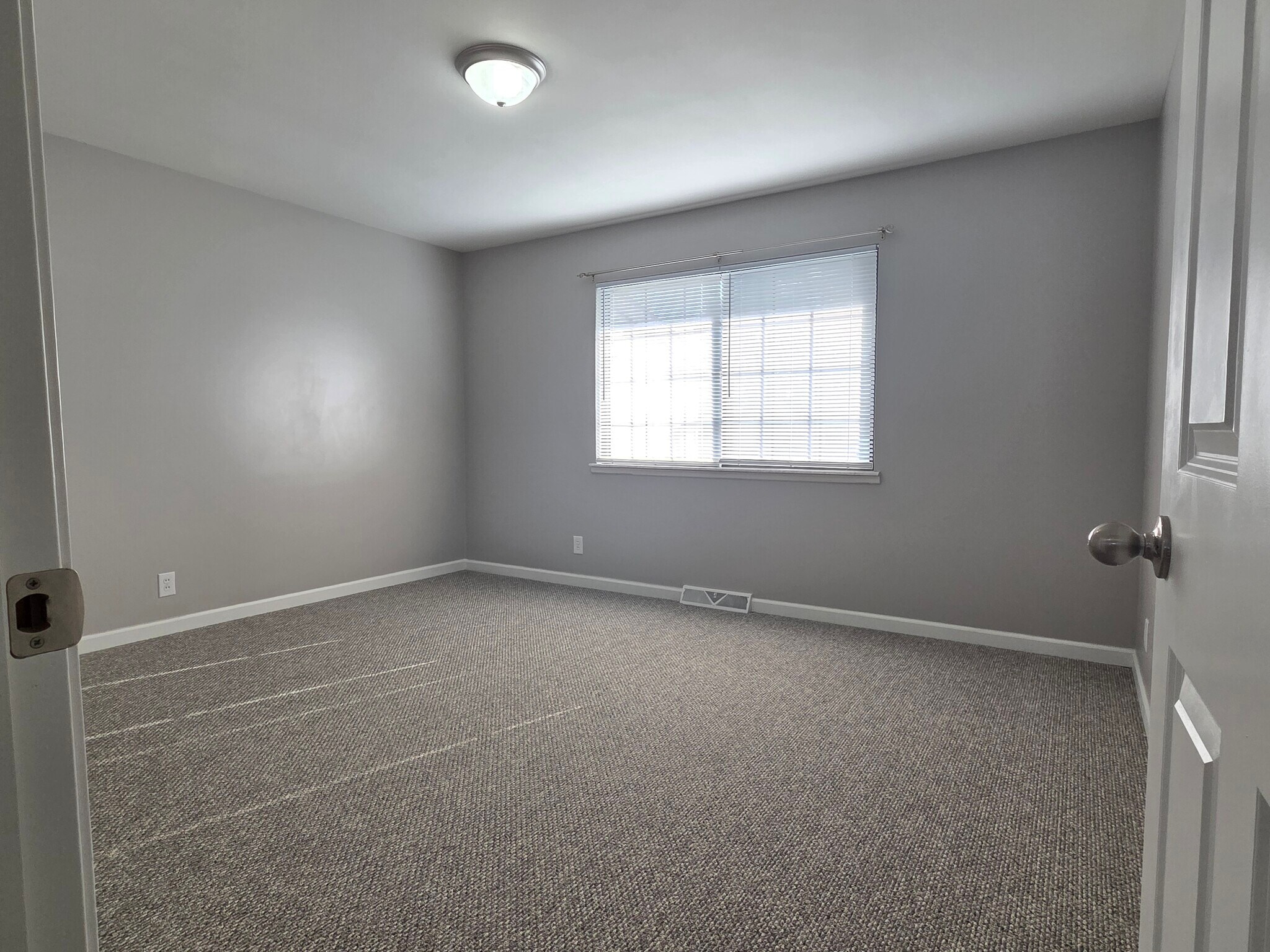 Building Photo - 5526 Humbert Rd