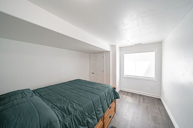 Building Photo - 3660.5 Merlin Dr