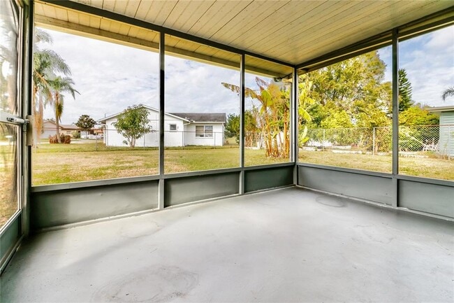 Building Photo - 2115 Harrison Dr