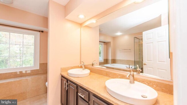 Building Photo - 3871 Woodville Ln