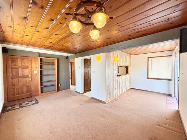 Building Photo - Incredible Value Just Steps from the Sand | 1 Bed 1 Bath Upper Unit  | Silver Strand Beach