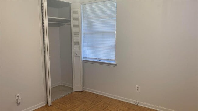 Building Photo - 609 Bissonet Ln
