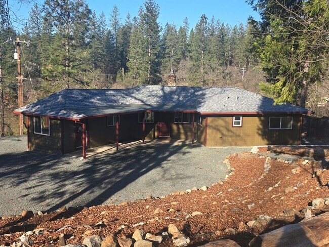 Building Photo - Calm Surrounds This Beautiful Cabin Home