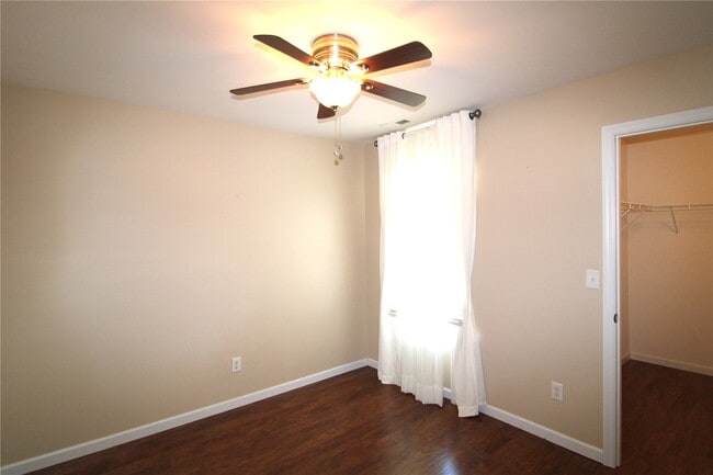 Building Photo - 643 Country Heights Dr