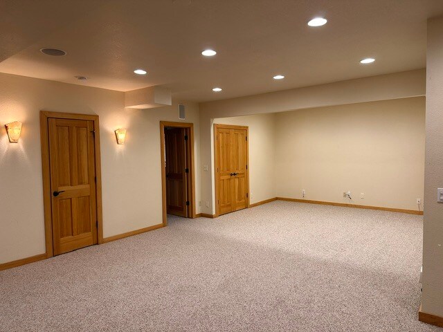 Building Photo - 2851 Des Moines Dr