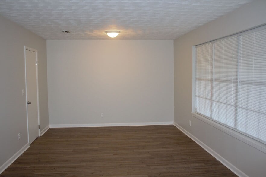 Living area - 2504 Choctaw St