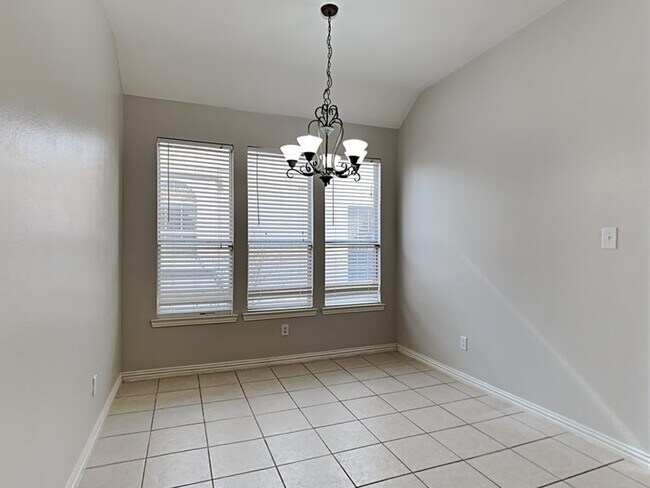 Building Photo - 818 Water Oak Dr