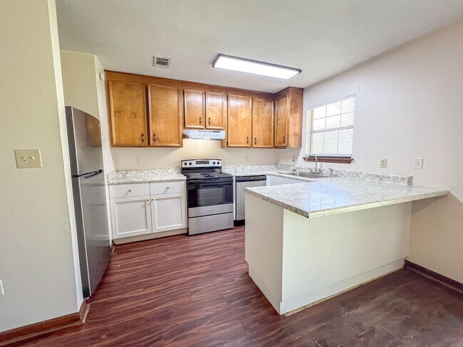 Building Photo - Peaceful 2 bedroom off Lake Jackson