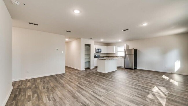 Building Photo - 2035 Clay St