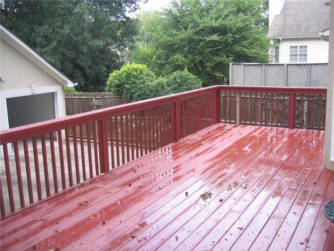 Building Photo - 1074 Pine Grove Ave NE