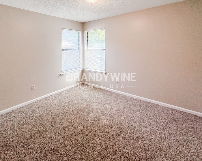 Building Photo - 11525 Birch Forest Cir E