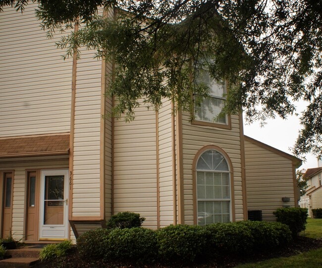 Building Photo - 3661 Essex Pond Quay
