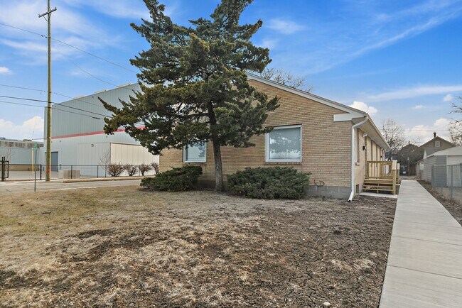 Building Photo - 2321 Logan St