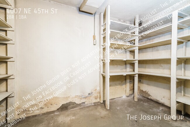 Building Photo - 4007 NE 45th St