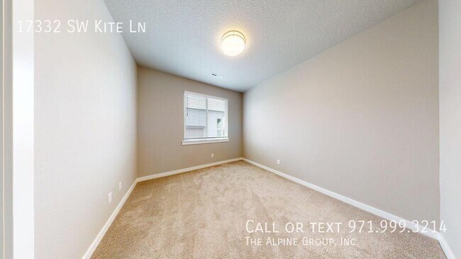 Building Photo - 17332 SW Kite Ln