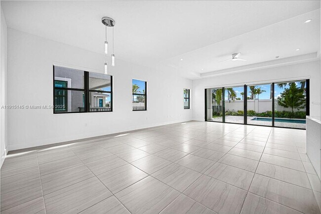 Building Photo - 12413 Solana Bay Cir