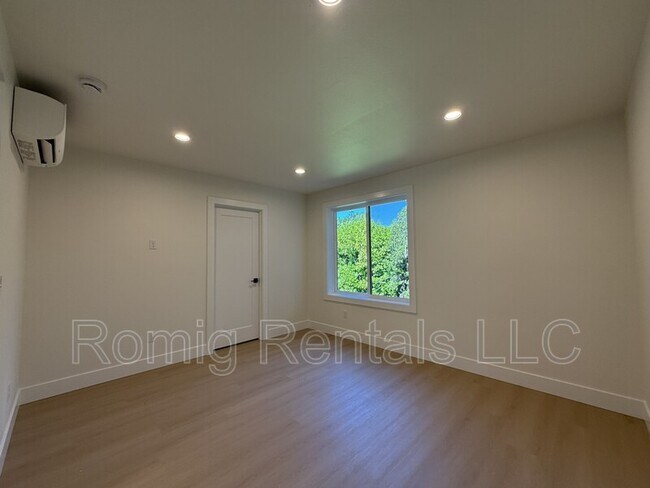 Building Photo - 2111 E Mill Plain Blvd