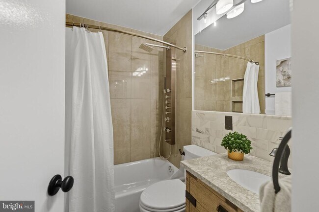 Building Photo - 237 G St SW