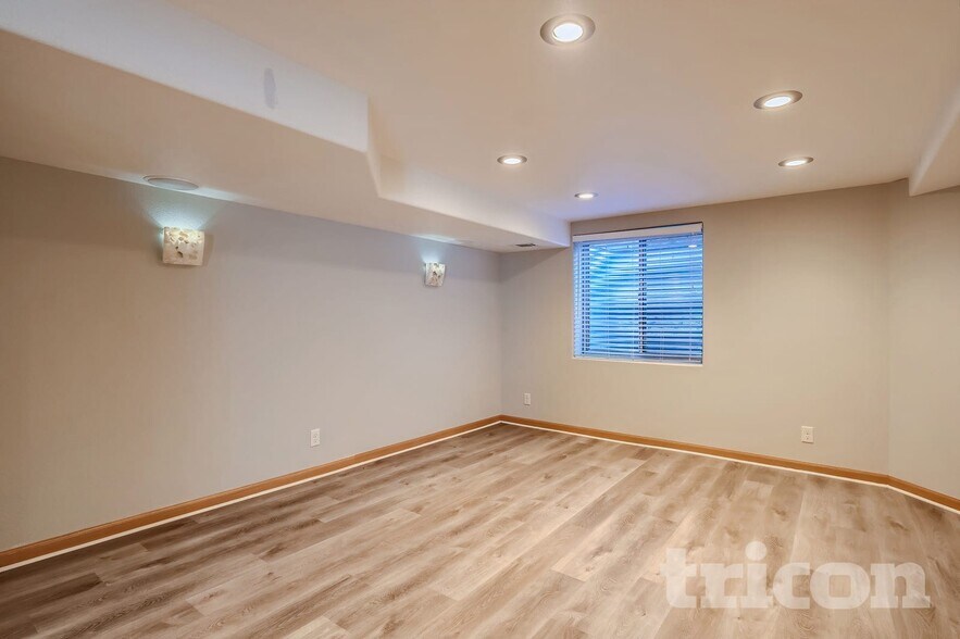 Building Photo - 2215 Sweetwater Creek Dr