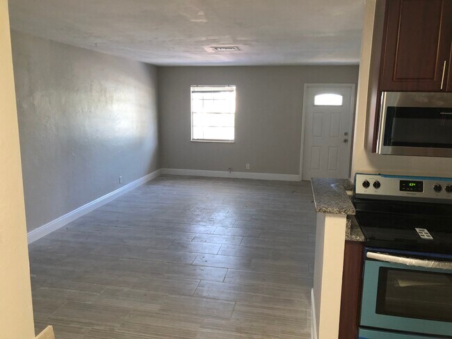 Building Photo - 208 Coventry St