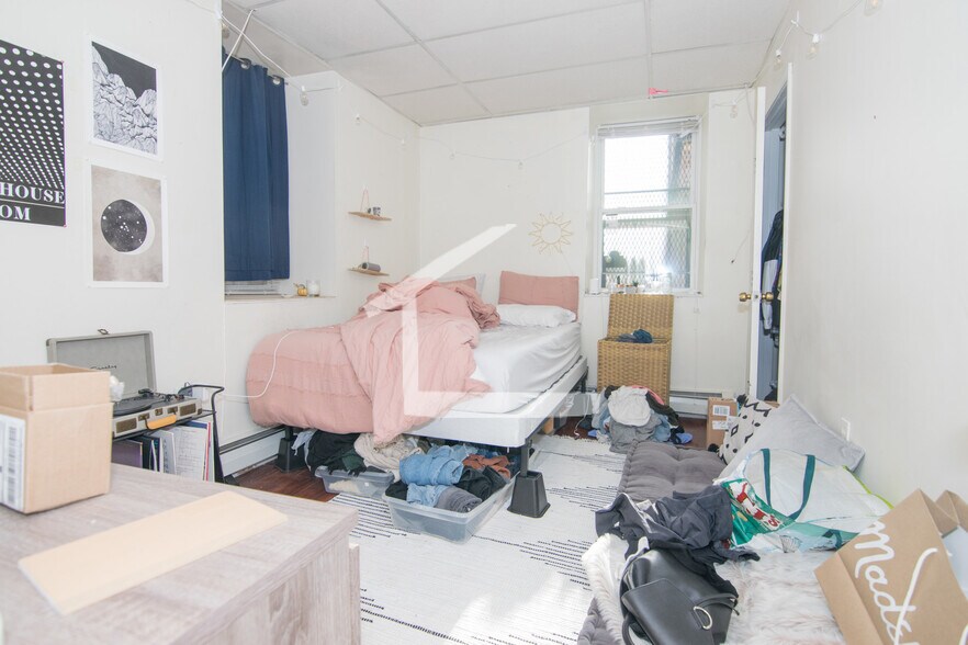 Building Photo - 212 Hemenway St