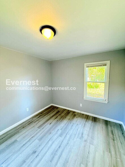 Building Photo - 5134 Hereford St