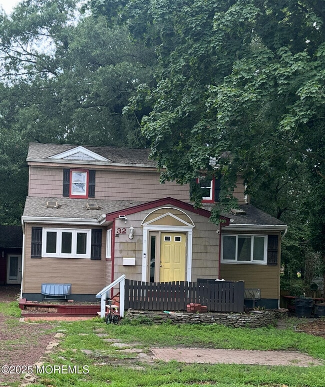 Primary Photo - 32 Woodrow St