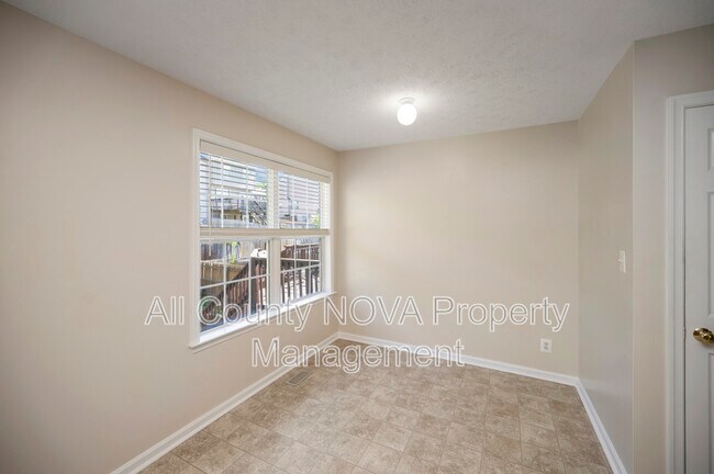 Building Photo - 610 Kensington Dr