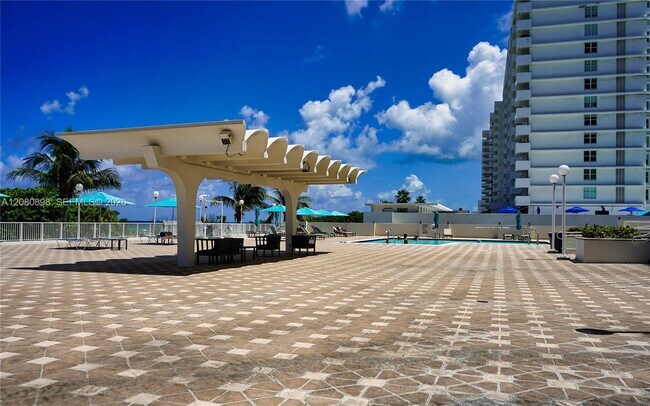 Building Photo - 5701 Collins Ave