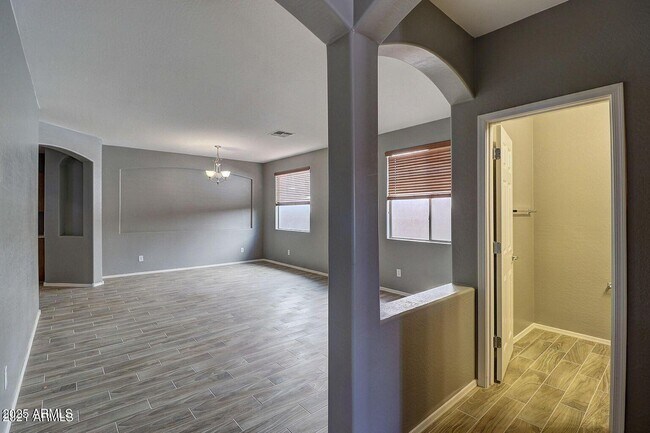 Building Photo - 4329 W Heyerdahl Dr