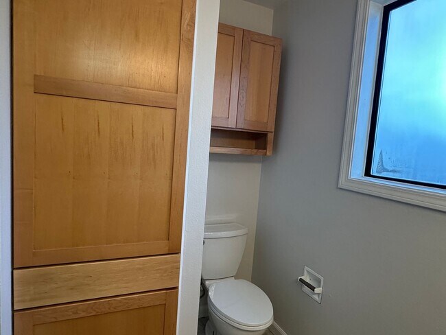 Building Photo - Beautiful 4BD Home | Fireplace, Fenced Backyard, Deck, Garage & A/C