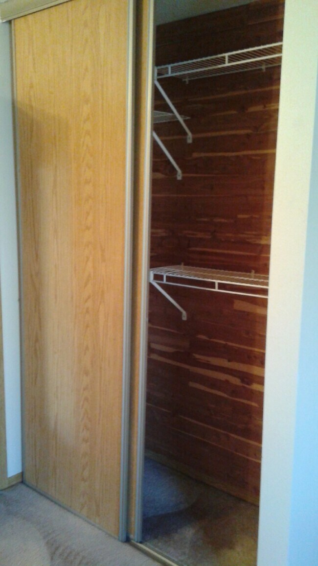 Building Photo - Available Now! "Charming 2-Bed Townhouse w...