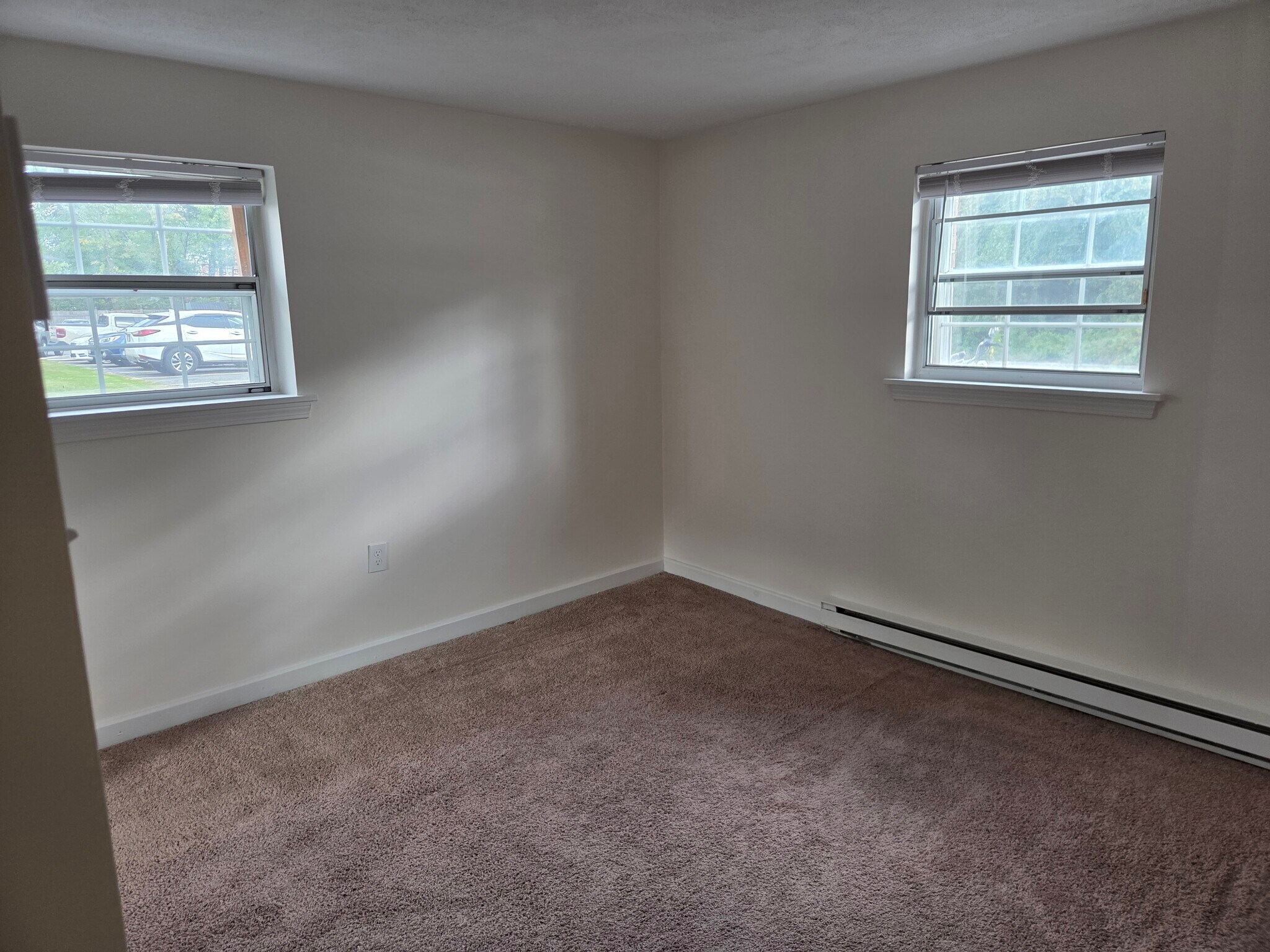 Building Photo - 65 Greentree Ln