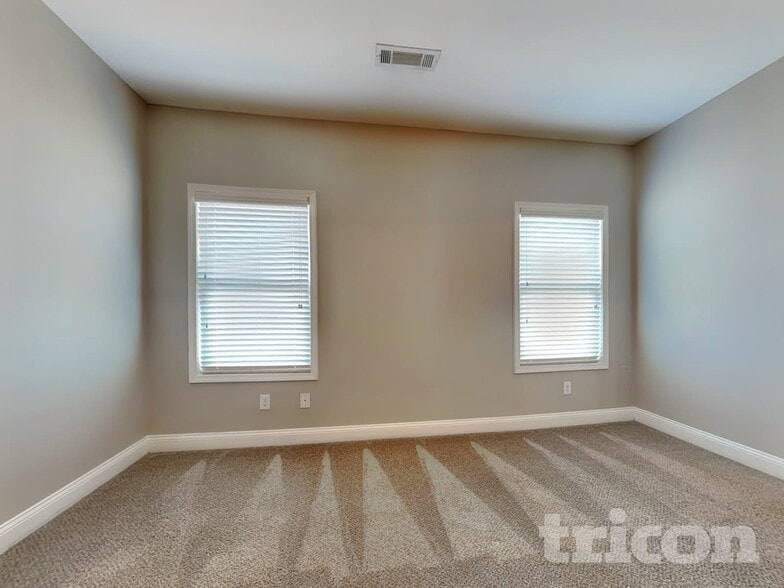 Building Photo - 249 White Creek Dr