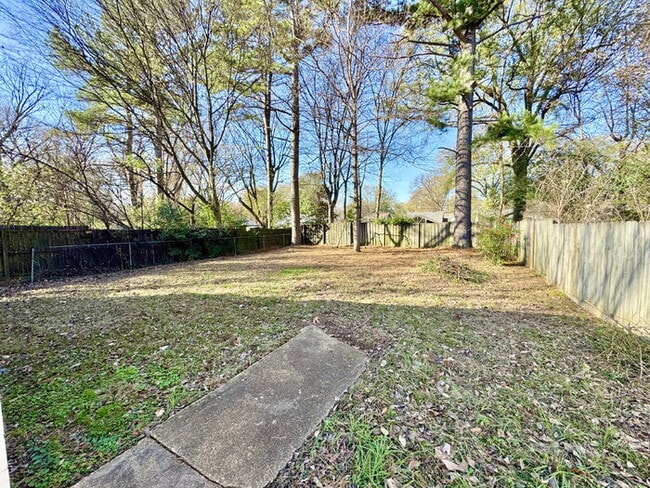 Building Photo - 135 S Greer St