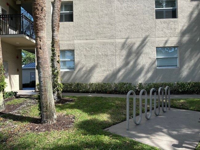 Building Photo - 26 Royal Palm Way