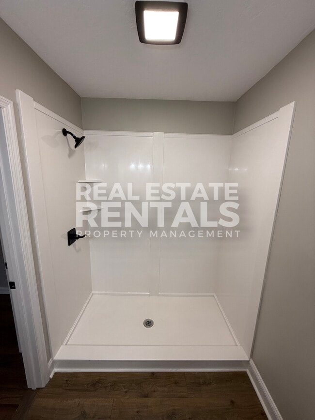 Building Photo - 302 Aderholt St