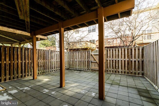 Building Photo - 2507 James Maury Dr