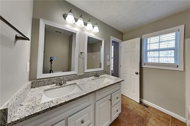 Building Photo - 1067 Athena Ct