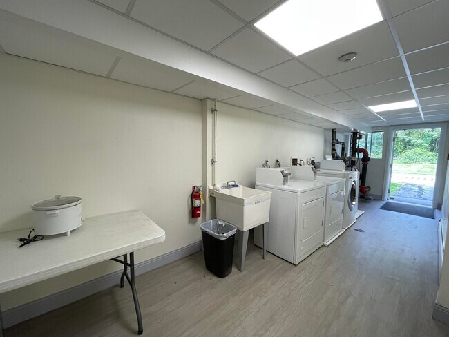 Building Photo - 383 Huse Rd