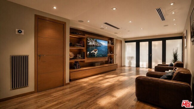 Building Photo - 8740 St Ives Dr