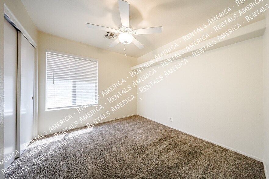 Building Photo - 2454 E Orchid Ln