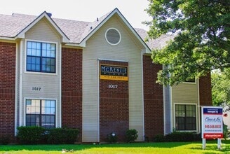 Building Photo - Walking Distance to UNT