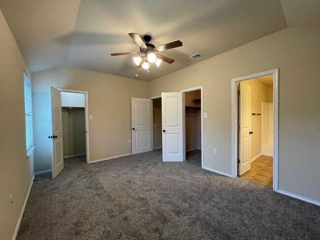 Building Photo - Townhome for rent