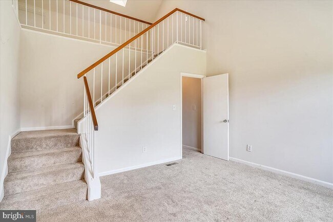 Building Photo - 8830 Thomas Lea Terrace
