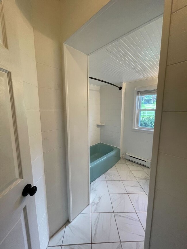 Building Photo - Quaint Country Cottage On Large Lot Near Downtown Blacksburg