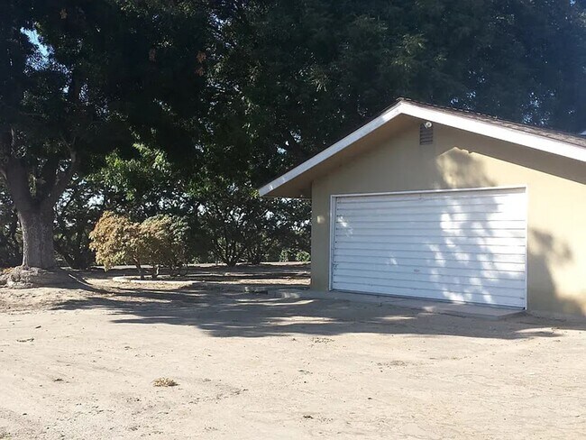 Building Photo - 3 Bedroom 2 Bath Country Home