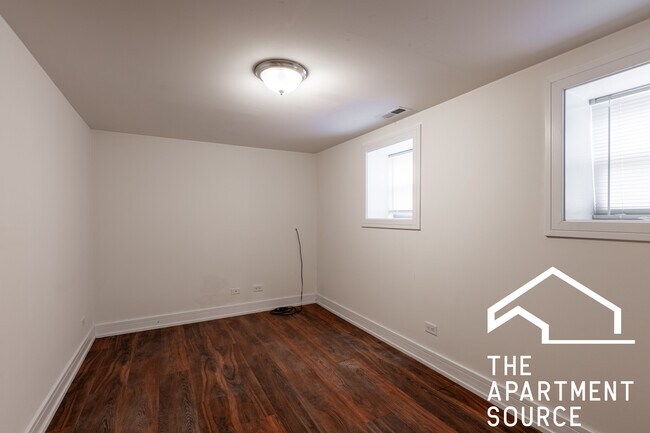 Building Photo - 2835 N Damen Ave